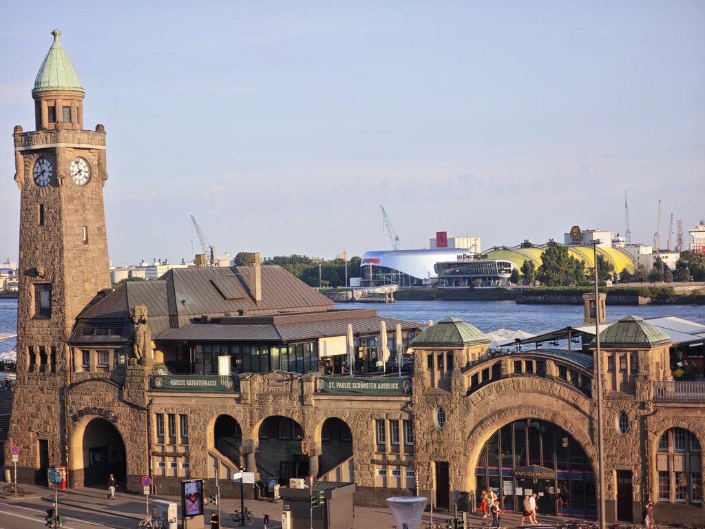 Landungsbrücken Hamburg - das Tor zur Elbe